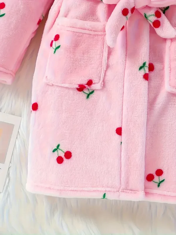 Peignoir à capuche en flanelle épaisse à motif de cerises pour fille, Peignoir de nuit chaud et confortable avec ceinture pour un port quotidien – Image 4