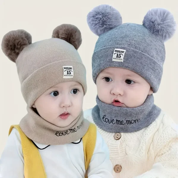 Lot de 2 bonnets à pompon en tricot pour bébé, 100 % polyester, tissu extensible lavable à la main, motif alphabet, chaud pour l'automne/hiver, à porter au quotidien et de manière décontractée pour les anniversaires, bonnets cache-oreilles à thème fantastique pour les enfants de 0 à 3 ans