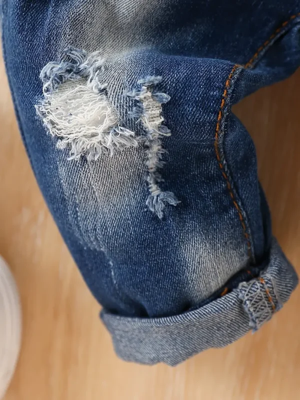 Jean déchiré en denim vieilli pour garçon Jean déchiré en denim vieilli pour garçon, Mélange de coton extensible, lavable en machine, style décontracté pour le printemps/été/automne octobre 15, 2024 Kotazando