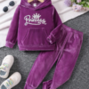 Sweat à capuche et pantalon de survêtement à poche kangourou avec motif couronne et lettre à sequins pour jeune fille Sweat à capuche et pantalon de survêtement à poche kangourou avec motif couronne et lettre à sequins pour jeune fille 19 octobre 2024 Kotazando