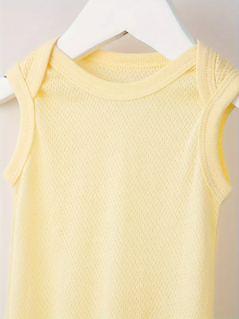 Ensemble de 5 bodys triangles confortables en coton sans manches pour bébé, motif dessin animé aléatoire, pour tout-petit et bébé garçon 6 Ensemble de 5 bodys triangles confortables en coton sans manches pour bébé, motif dessin animé aléatoire, pour tout-petit et bébé garçon – Image 5