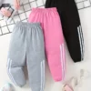 Lot de 3 pantalons de survêtement athlétiques pour filles Lot de 3 pantalons de survêtement athlétiques pour filles, taille élastique, couleur unie, tricot en polyester, extensible, longueur longue, coupe standard, style jogging pour le printemps/automne, pour l'extérieur 26 décembre 2024 Kotazando