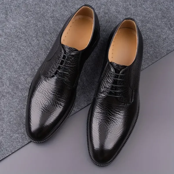 Chaussures habillées en relief de qualité supérieure pour hommes Chaussures habillées en relief de qualité supérieure pour hommes, Style décontracté et tendance avec design à lacets, semelle en caoutchouc et doublure en microfibre 5 décembre 2024 Kotazando