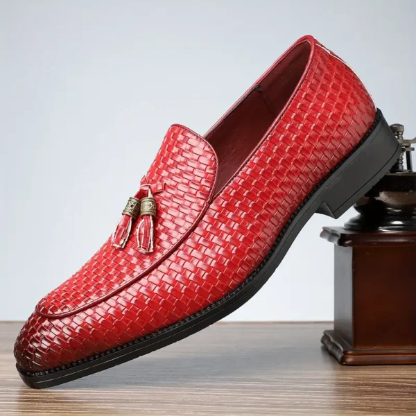 Chaussures habillées élégantes à enfiler pour hommes, Semelle en caoutchouc durable, coupe confortable avec détails à pompons pour mariages et affaires – Image 4