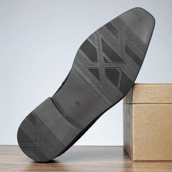 Chaussures habillées élégantes à enfiler pour hommes, Semelle en caoutchouc durable, coupe confortable avec détails à pompons pour mariages et affaires – Image 8