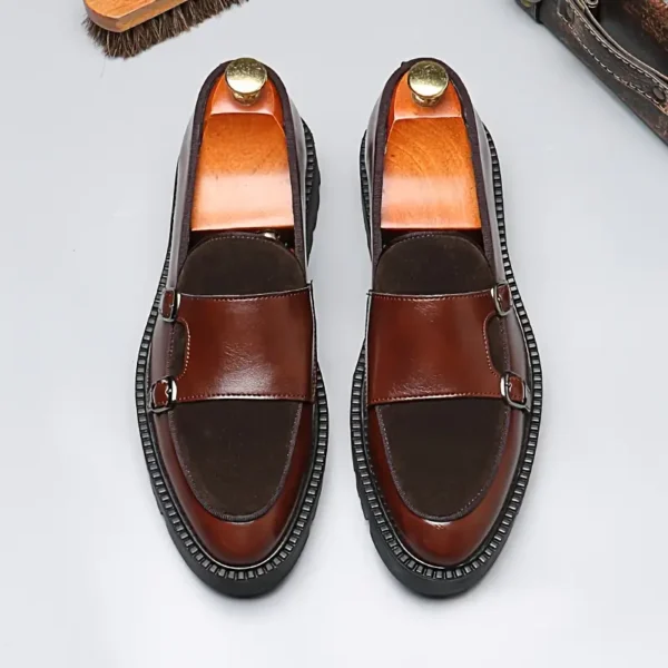 Mocassins de style vintage pour hommes, Chaussures décontractées à enfiler en similicuir avec détail à double boucle, bout rond, semelle en caoutchouc et semelle intérieure confortable pour toutes les saisons – Image 4