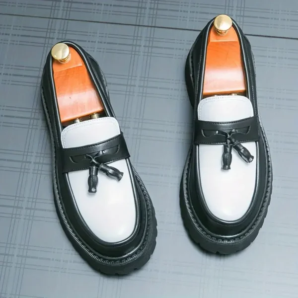 Mocassins à pampilles classiques noirs et blancs pour hommes, Chaussures décontractées polyvalentes pour les fêtes, le streetwear et les mariages - Image 6