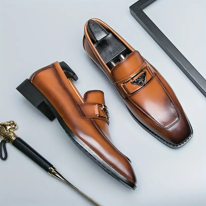 Mocassins élégants de style britannique pour hommes avec boucle triangulaire, Parfaits pour les affaires, les tenues décontractées et les mariages 4 Mocassins élégants de style britannique pour hommes avec boucle triangulaire, Parfaits pour les affaires, les tenues décontractées et les mariages – Image 3