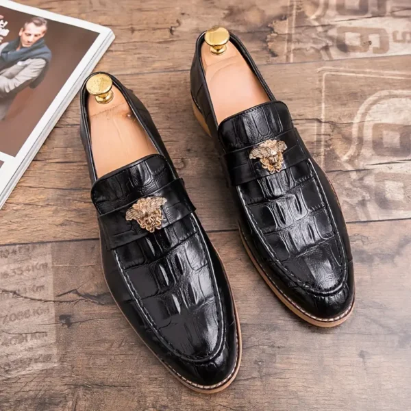 Mocassins décontractés pour hommes, Chaussures habillées en similicuir à enfiler de couleur unie avec détails ornés, design bas pour un look professionnel – Image 3
