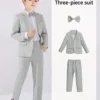 Tenue de gentleman formelle à carreaux 3 pièces pour garçons Tenue de gentleman formelle à carreaux 3 pièces pour garçons, blazer à manches longues, nœud papillon et pantalon, ensemble de vêtements pour enfants pour la compétition, la performance, le mariage, le banquet, l'extérieur 13 novembre 2024 Kotazando