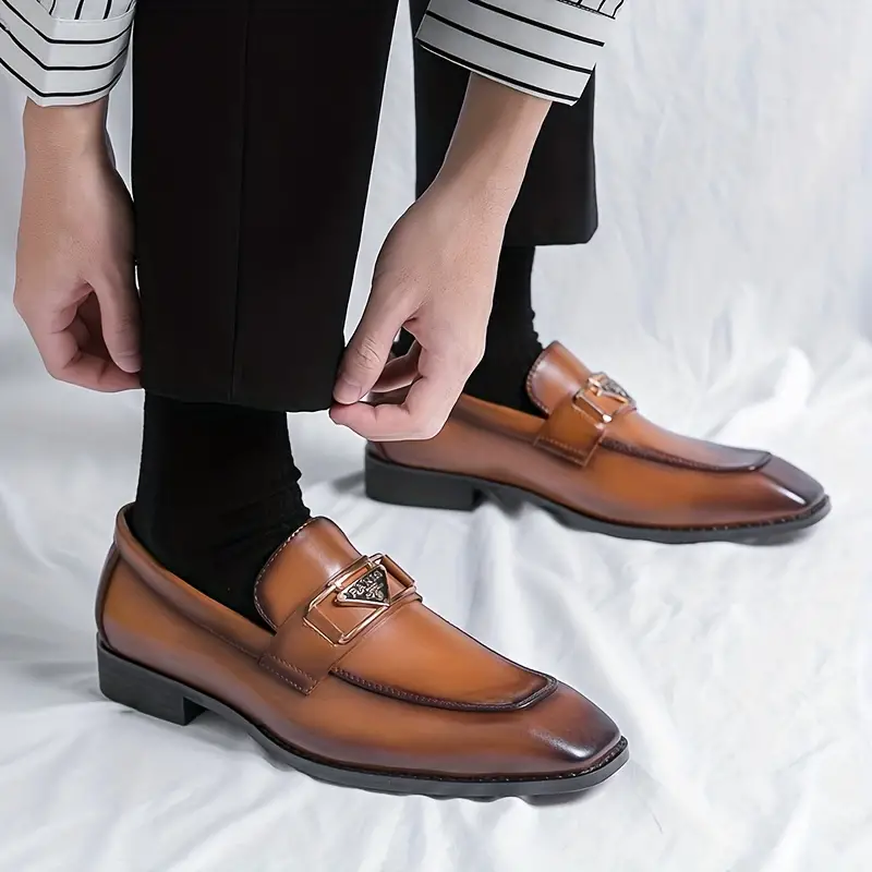 Mocassins élégants de style britannique pour hommes avec boucle triangulaire, Parfaits pour les affaires, les tenues décontractées et les mariages 5 Mocassins élégants de style britannique pour hommes avec boucle triangulaire, Parfaits pour les affaires, les tenues décontractées et les mariages – Image 4