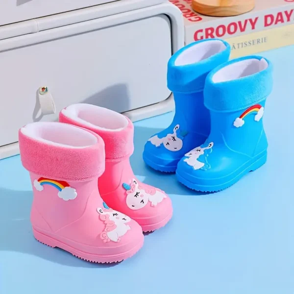 Bottes de pluie doublées en peluche pour enfants 2024, Bottes courtes en caoutchouc durables, toutes saisons et chaudes avec motif de dessin animé pour garçons et filles, chaussures d'extérieur en PVC à bout rond à enfiler