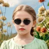 Lunettes de soleil sans monture en forme de nuage pour enfants Lunettes de soleil sans monture en forme de nuage pour enfants, noires décontractées, verres semi-circulaires en PC, compatibles avec les sports de randonnée, lunettes décoratives pour garçons et filles de 3 à 14 ans, idéales pour un usage quotidien et accessoire de fête novembre 12, 2024 Kotazando