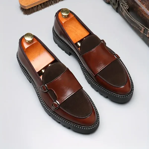 Mocassins de style vintage pour hommes, Chaussures décontractées à enfiler en similicuir avec détail à double boucle, bout rond, semelle en caoutchouc et semelle intérieure confortable pour toutes les saisons – Image 17