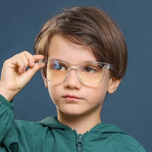 Lunettes de mode tendance et tendance pour enfants Lunettes de mode tendance et tendance pour enfants, verres PC avec anti-lumière bleue, monture TR, adaptées aux garçons et aux filles de 3 à 14 ans, parfaites pour les activités de plein air, les voyages et le port quotidien 12 novembre 2024 Kotazando