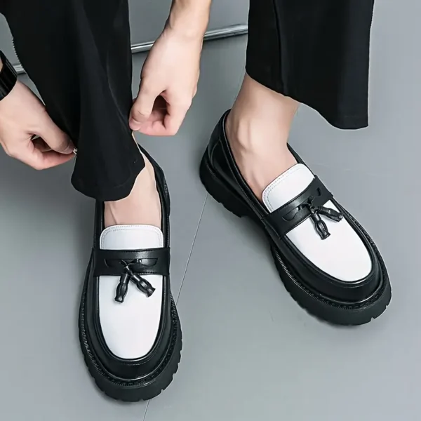 Mocassins à pampilles classiques noirs et blancs pour hommes, Chaussures décontractées polyvalentes pour les fêtes, le streetwear et les mariages - Image 8