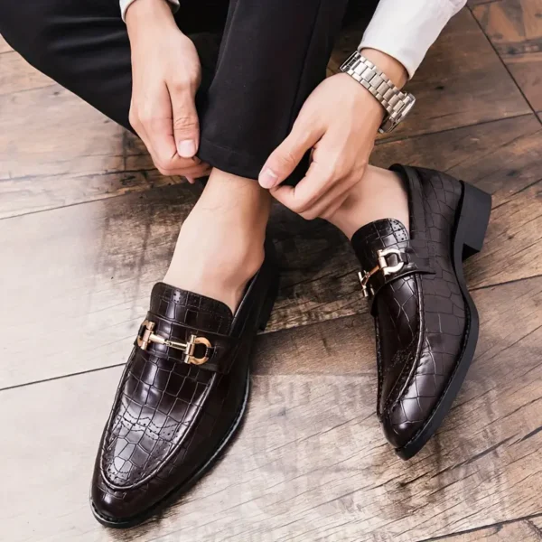 Chaussures Oxford en cuir PU à motif crocodile pour hommes avec boucle en métal, chaussures habillées basses à enfiler, mocassins décontractés à la mode avec semelle en caoutchouc - Image 9