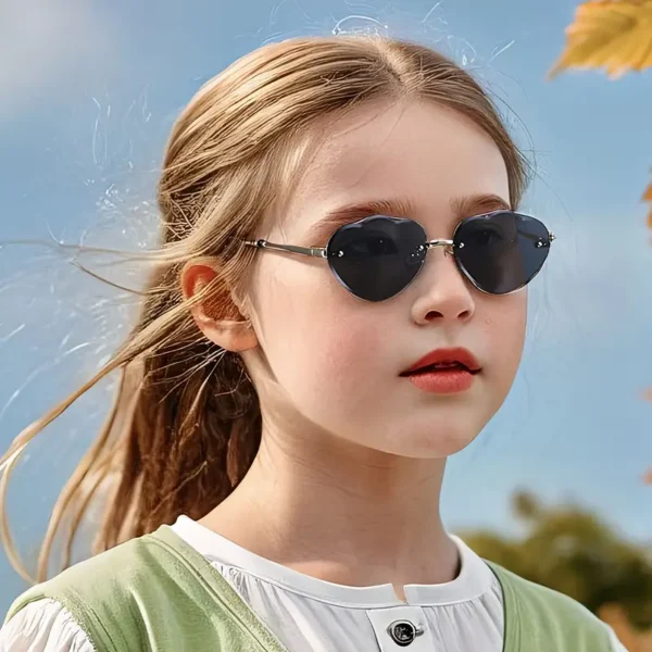 Lunettes de soleil sans monture en forme de nuage pour enfants Lunettes de soleil sans monture en forme de nuage pour enfants, noires décontractées, verres semi-circulaires en PC, compatibles avec les sports de randonnée, lunettes décoratives pour garçons et filles de 3 à 14 ans, idéales pour un usage quotidien et accessoire de fête novembre 12, 2024 Kotazando