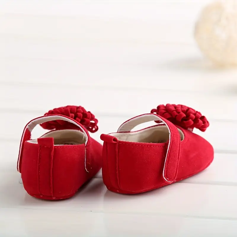 Adorables chaussures Mary Jane pour bébé fille avec accents floraux, Tissu antidérapant et respirant pour toutes les saisons 5 Adorables chaussures Mary Jane pour bébé fille avec accents floraux, Tissu antidérapant et respirant pour toutes les saisons – Image 4