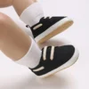 Paire de chaussures en toile style sport vintage preppy pour bébé garçon Paire de chaussures en toile style sport vintage preppy pour bébé garçon, Chaussures de marche décontractées toutes saisons pour tout-petits avec lacets et fermeture à enfiler 29 décembre 2024 Kotazando