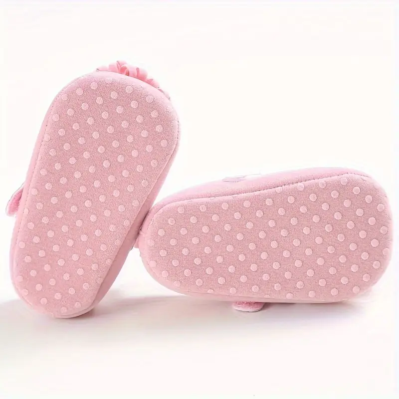 Adorables chaussures Mary Jane pour bébé fille avec accents floraux, Tissu antidérapant et respirant pour toutes les saisons 13 Adorables chaussures Mary Jane pour bébé fille avec accents floraux, Tissu antidérapant et respirant pour toutes les saisons – Image 12