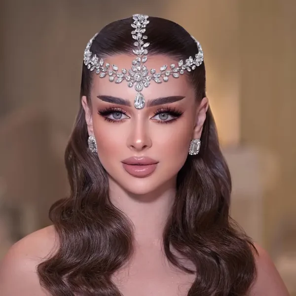 Un visage de personnalité, de petits strass en forme de goutte, des accessoires pour cheveux tissés à la main, des bandeaux, des petits peignes de princesse frais haut de gamme, une séance photo en studio, des vêtements de mariée, des accessoires pour cheveux de style romain égyptien 19 décembre 2024 Kotazando