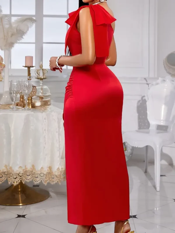 Robe élégante en satin rouge à une épaule avec nœud et fente sur la cuisse - Parfait pour les fêtes, la Saint-Valentin - Image 3