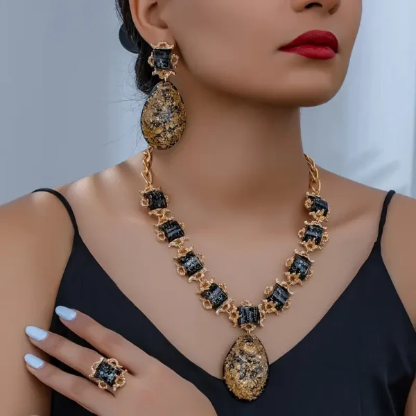 Ensemble de bijoux luxueux en pierres précieuses rouges pour mariées - Comprend un collier, des boucles d'oreilles, un bracelet et une bague – Image 2