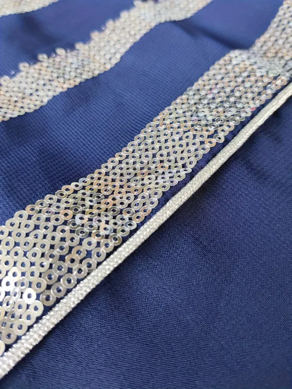 Robe longue élégante à manches chauve-souris brodée à paillettes et à rayures – Image 9