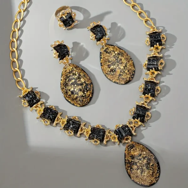 Ensemble de bijoux luxueux en pierres précieuses rouges pour mariées - Comprend un collier, des boucles d'oreilles, un bracelet et une bague – Image 11