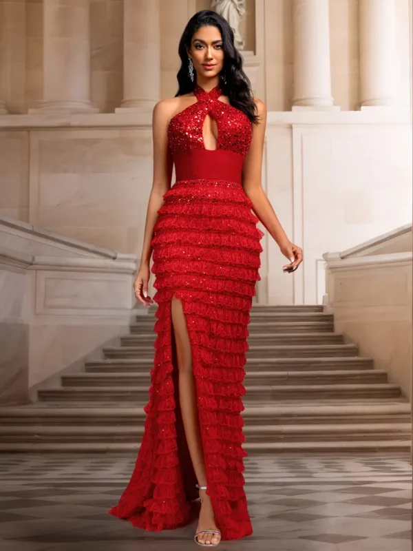 Une robe de soirée rouge unie pour femme, avec un style élégant avec un design à col haut en maille et paillettes