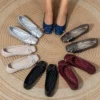 Chaussures plates polyvalentes en cuir verni brodé avec nœud papillon Chaussures plates polyvalentes en cuir verni brodé avec nœud papillon 3 mai 2025 Kotazando