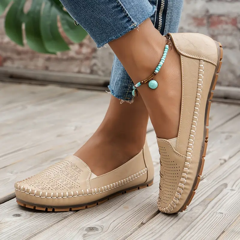 Chaussures plates rétro perforées pour femme 5 Chaussures plates rétro perforées pour femme – Image 4