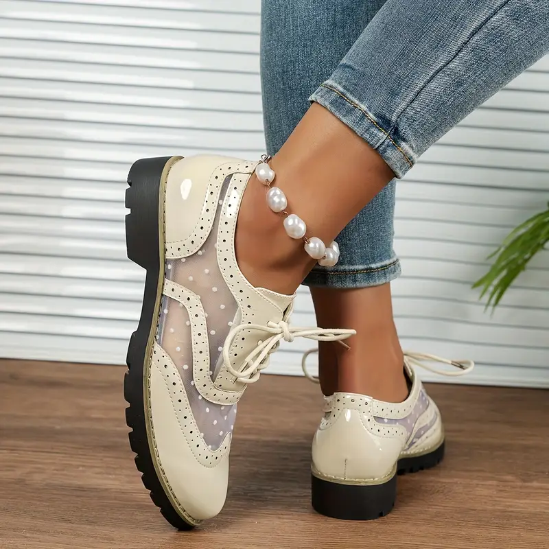 Chaussures femme style britannique en dentelle creuse sculptée 5 Chaussures femme style britannique en dentelle creuse sculptée – Image 4