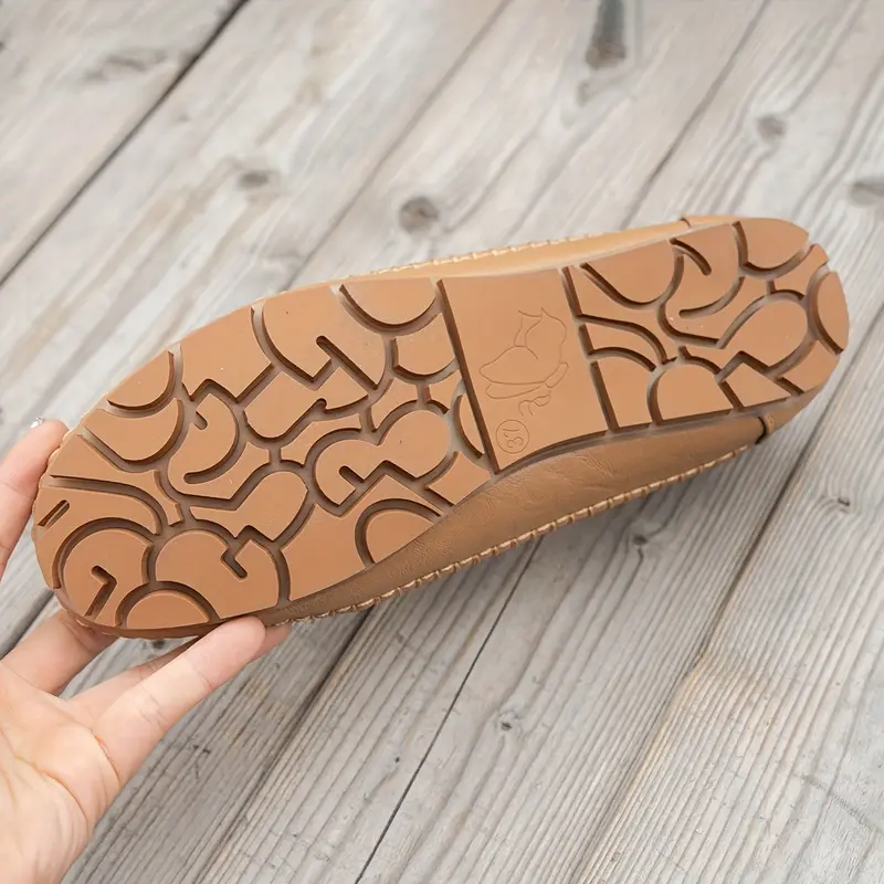 Chaussures plates rétro perforées pour femme 9 Chaussures plates rétro perforées pour femme – Image 8