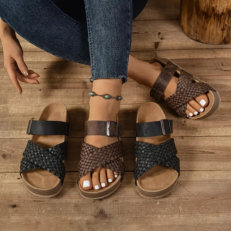 Sandales plates décontractées rétro grande taille pour femmes 2 Sandales plates décontractées rétro grande taille pour femmes