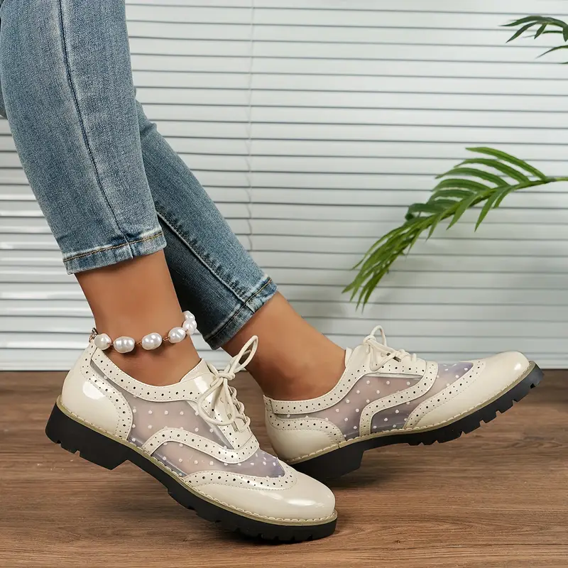 Chaussures femme style britannique en dentelle creuse sculptée 12 Chaussures femme style britannique en dentelle creuse sculptée – Image 11